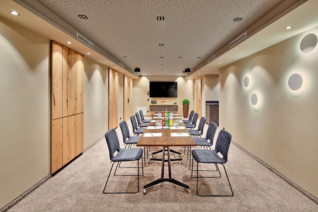 Hotel Neue Post 4*