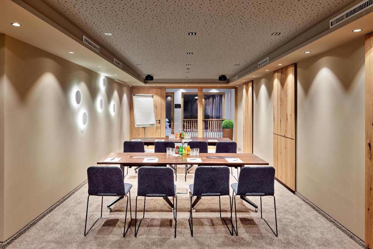 Hotel Neue Post 4*