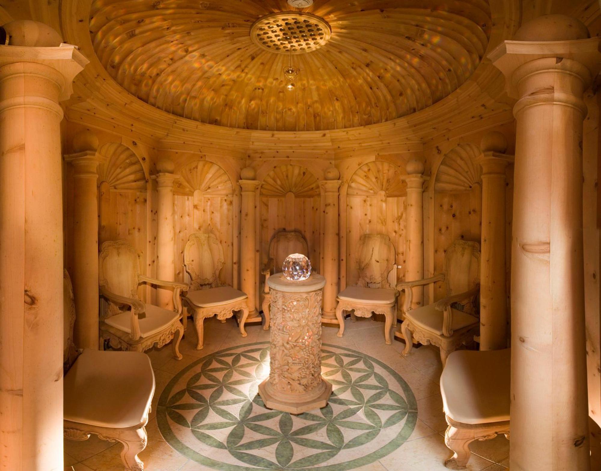 Neue Post Hotel 4*