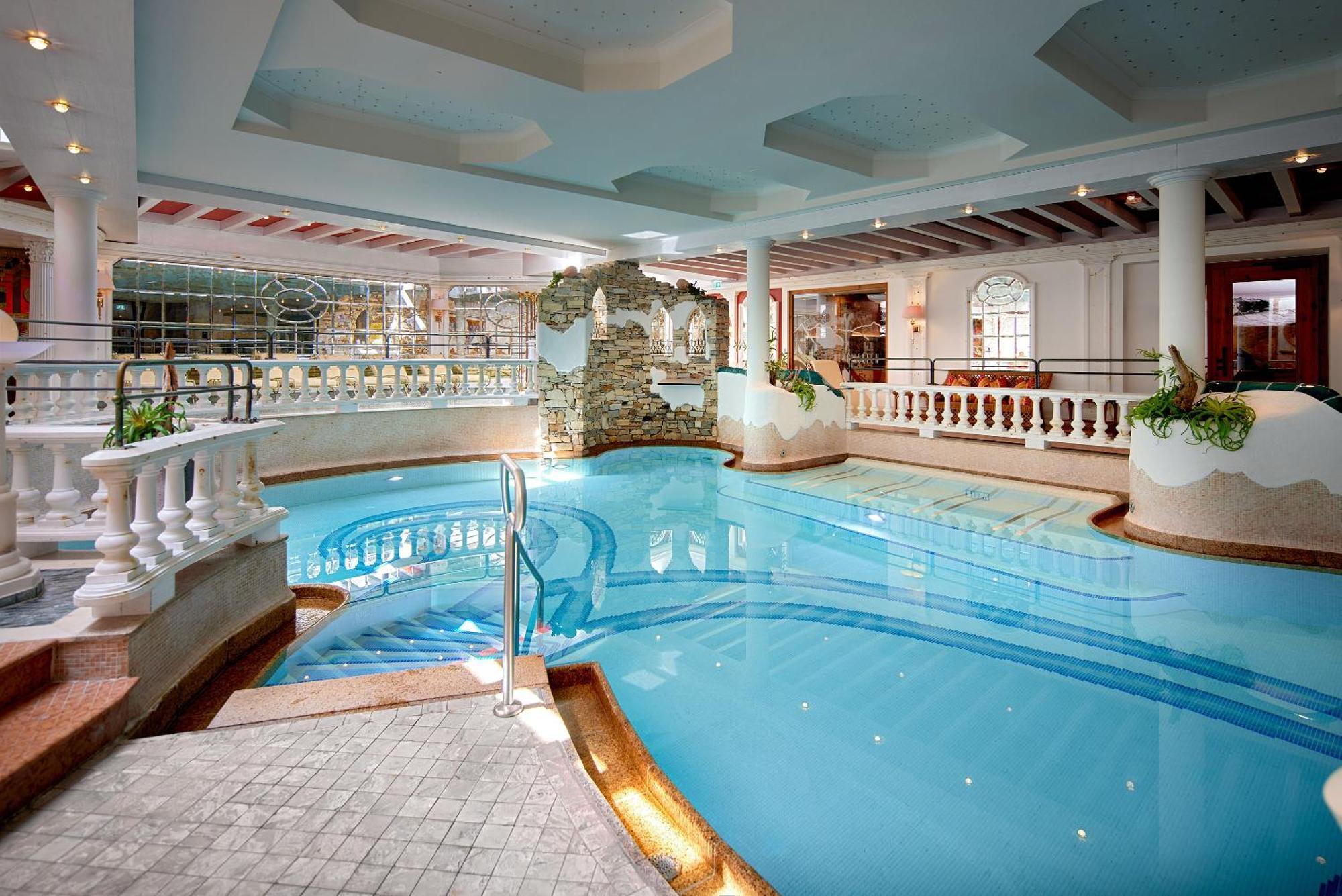 Neue Post Hotel 4*