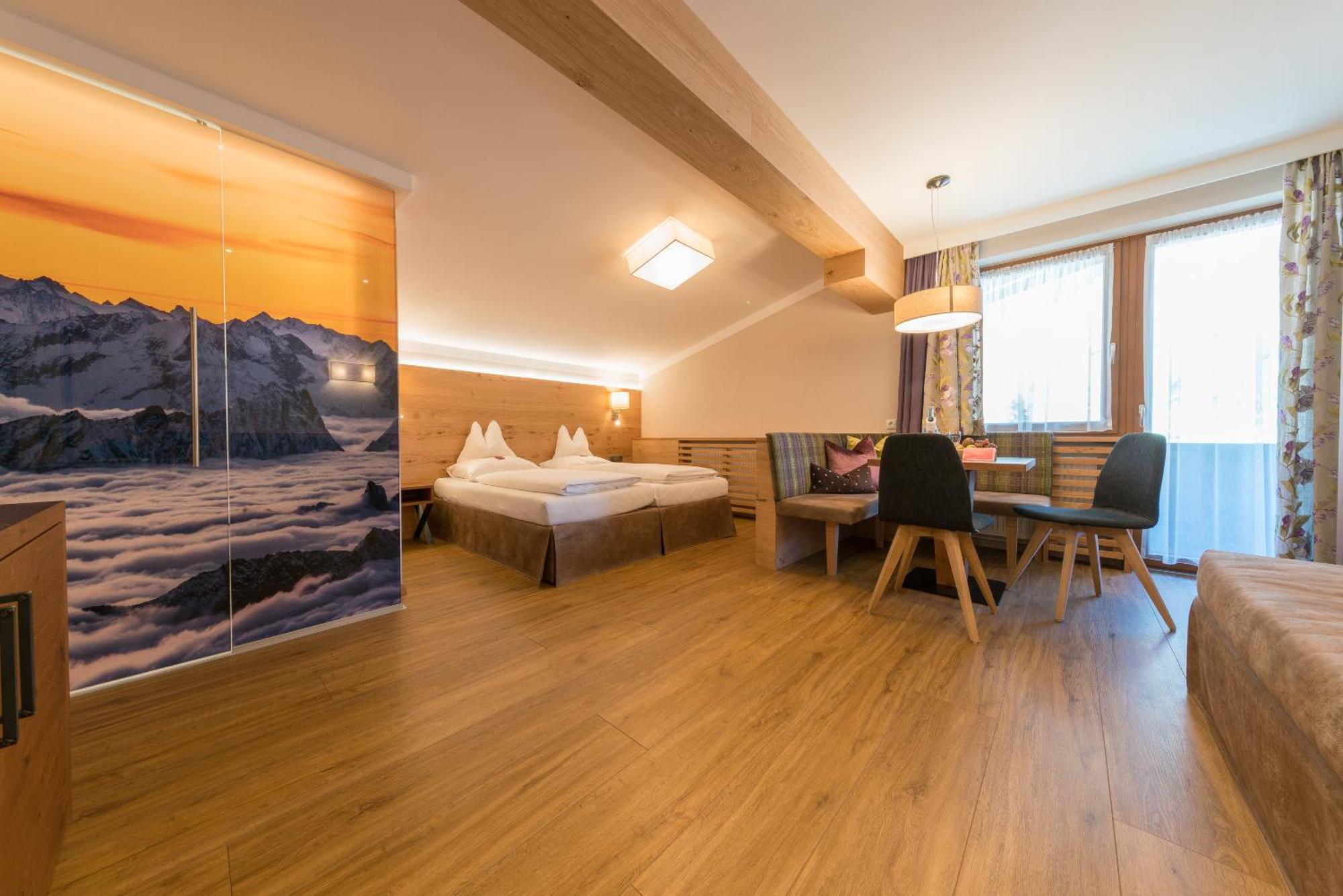 Hotel Neue Post 4*